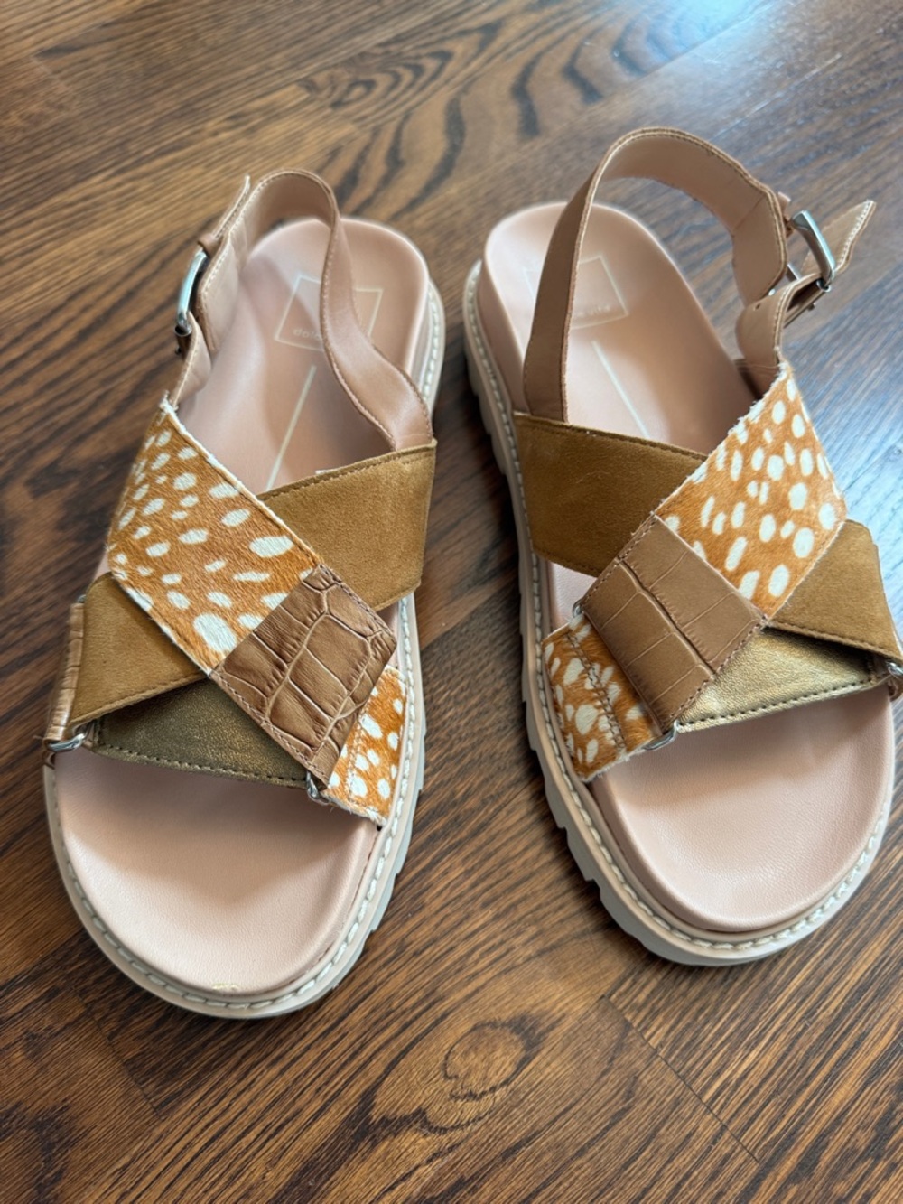 🦄🦄 DOLCE VITA Leather Crisscross Tan Patterned Slide Sandals